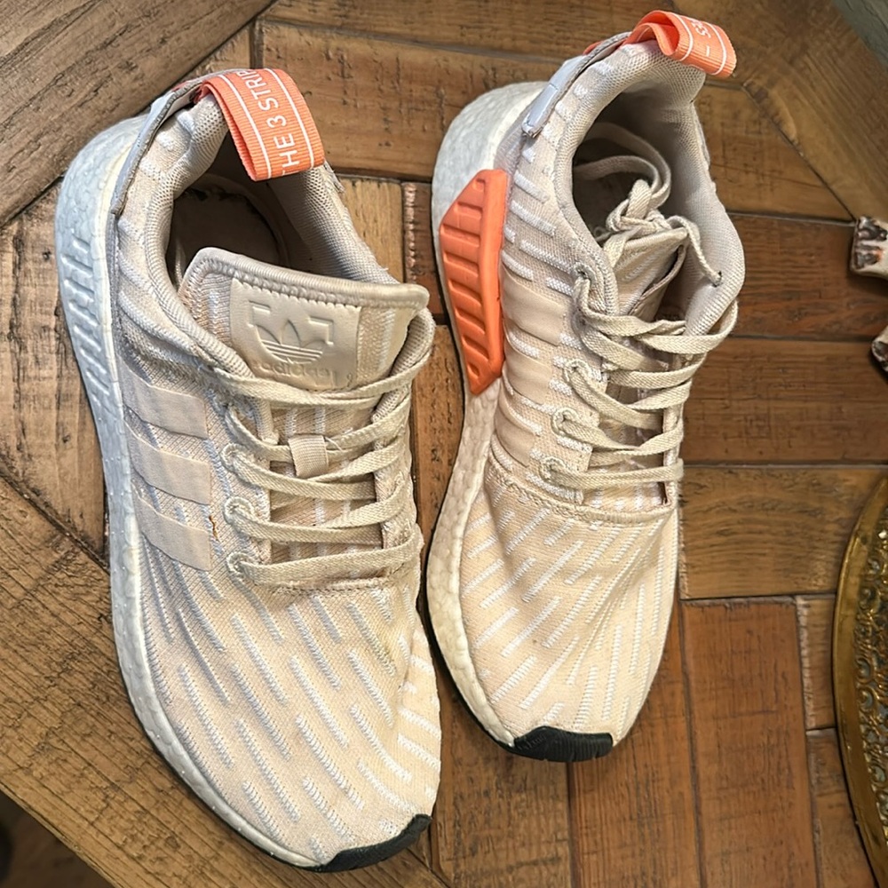 Womens ADIDAS NMD R2 W Light Peach Running Trainers BA7260 sz 7